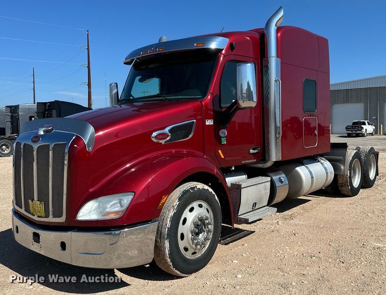 image for item ZA0424 2020 Peterbilt 579 semi truck