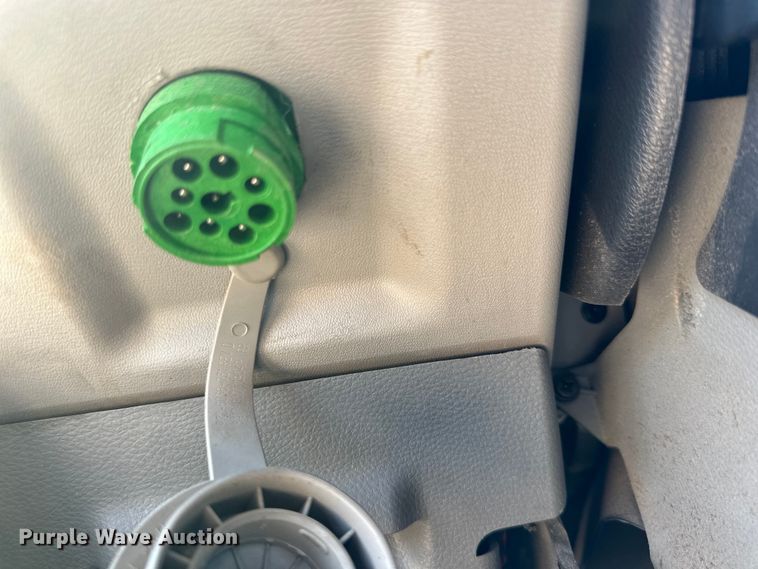 image for item ZA0424 2020 Peterbilt 579 semi truck