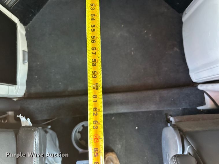 image for item ZA0424 2020 Peterbilt 579 semi truck