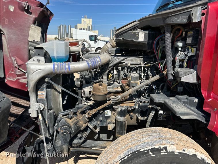 image for item ZA0424 2020 Peterbilt 579 semi truck