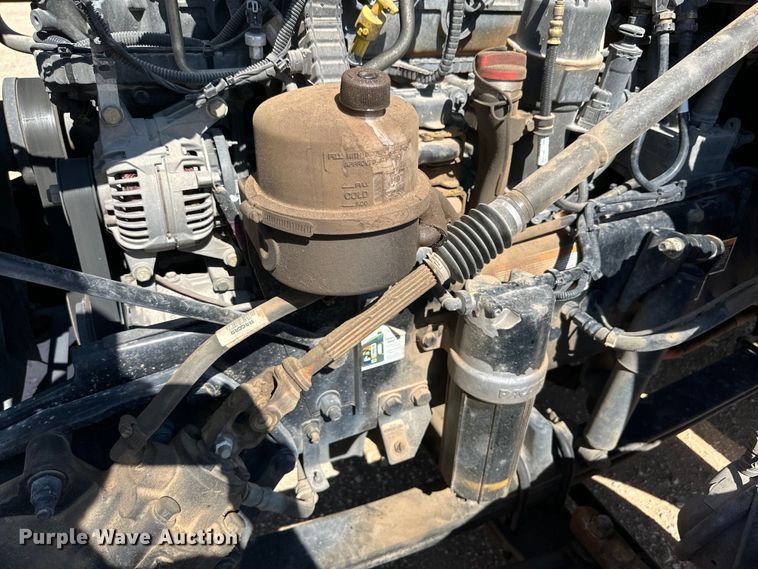 image for item ZA0424 2020 Peterbilt 579 semi truck