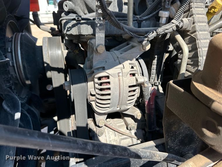 image for item ZA0424 2020 Peterbilt 579 semi truck