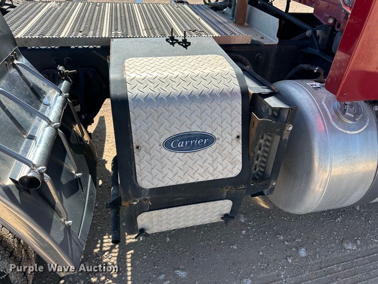 image for item ZA0424 2020 Peterbilt 579 semi truck