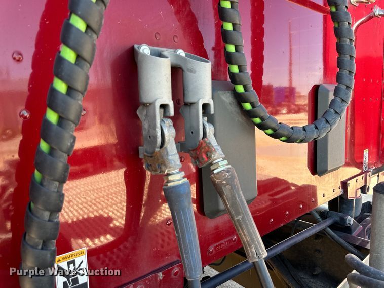 image for item ZA0424 2020 Peterbilt 579 semi truck