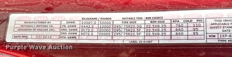 image for item ZA0424 2020 Peterbilt 579 semi truck