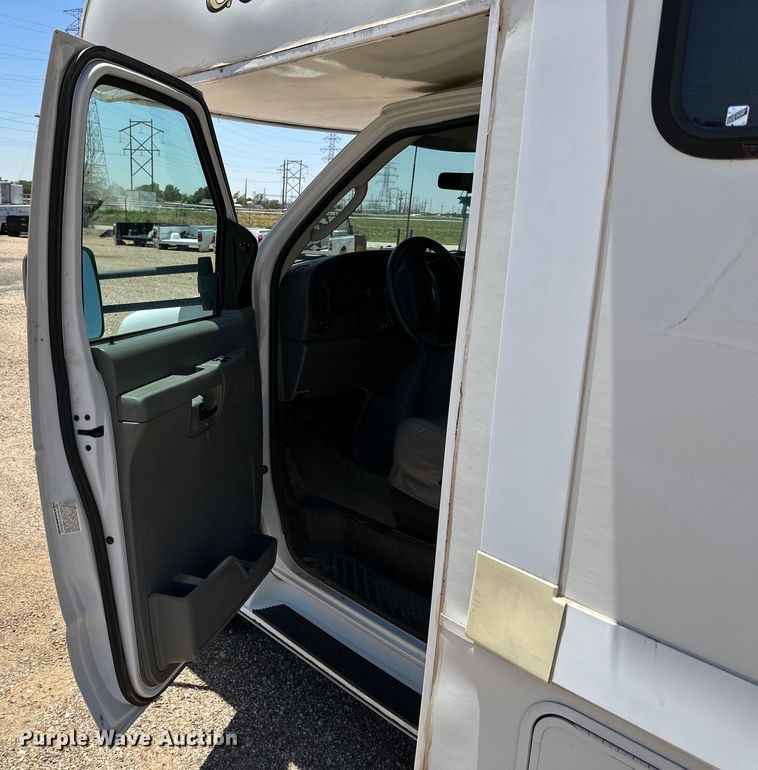 image for item DK6648 2004 Coachmen Leprechaun RV