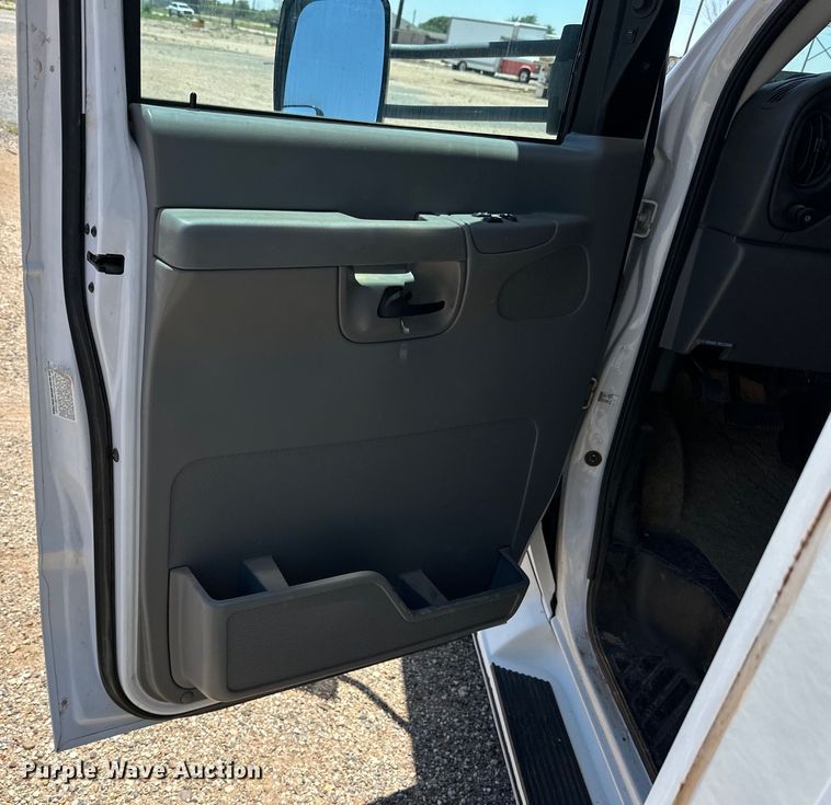 image for item DK6648 2004 Coachmen Leprechaun RV