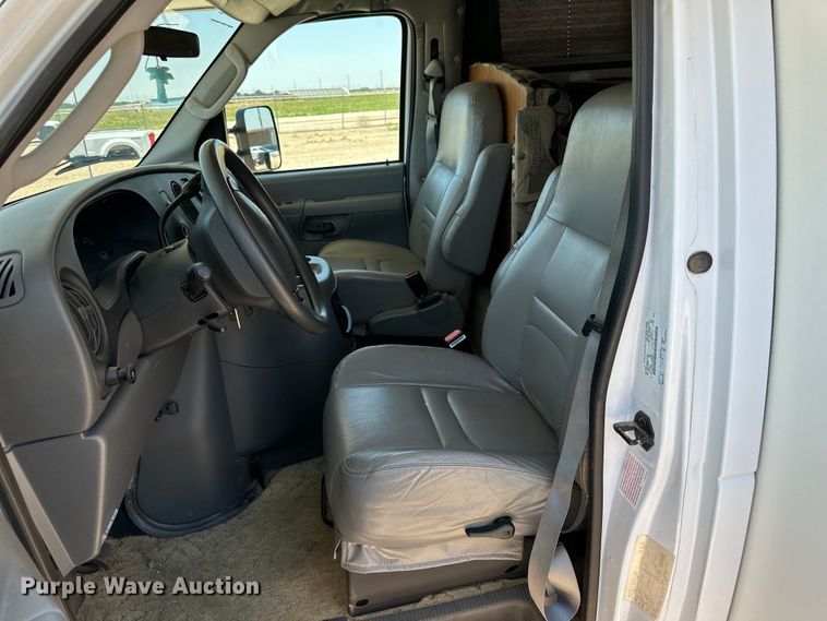 image for item DK6648 2004 Coachmen Leprechaun RV