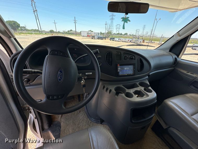 image for item DK6648 2004 Coachmen Leprechaun RV