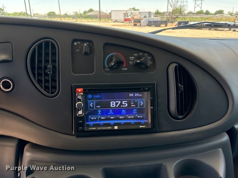 image for item DK6648 2004 Coachmen Leprechaun RV