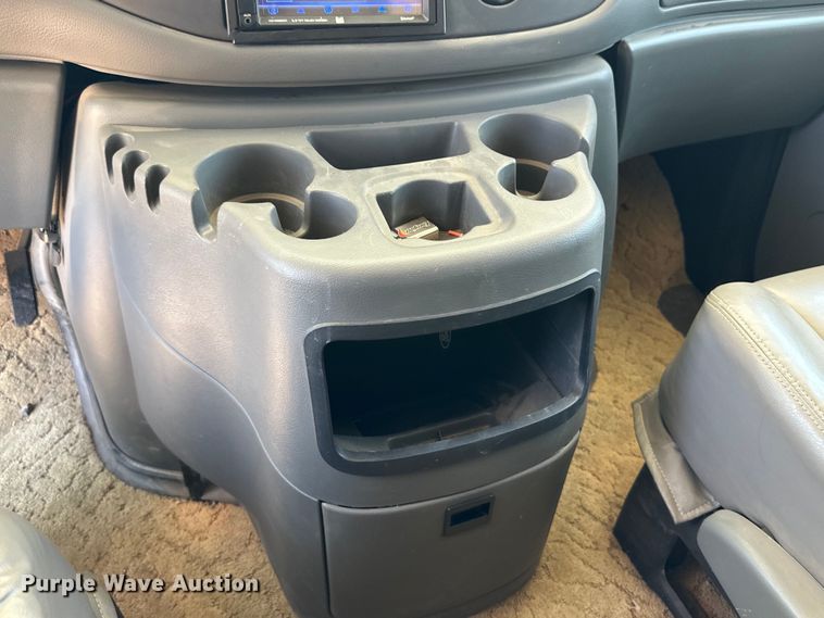 image for item DK6648 2004 Coachmen Leprechaun RV