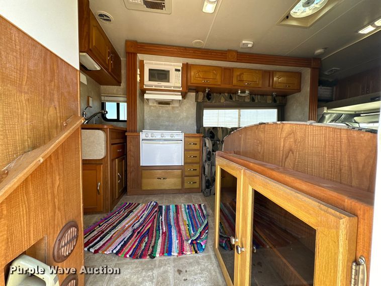 image for item DK6648 2004 Coachmen Leprechaun RV