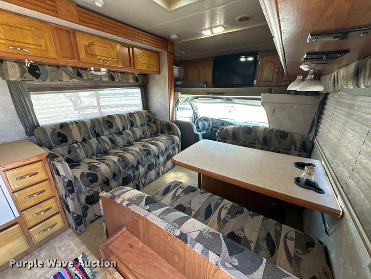 image for item DK6648 2004 Coachmen Leprechaun RV