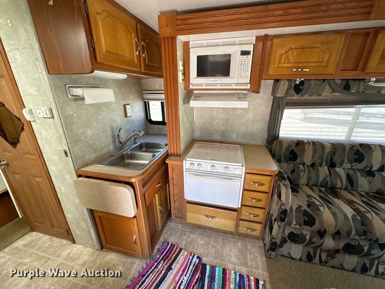 image for item DK6648 2004 Coachmen Leprechaun RV