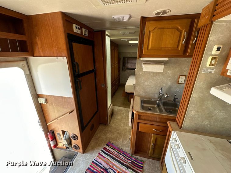 image for item DK6648 2004 Coachmen Leprechaun RV