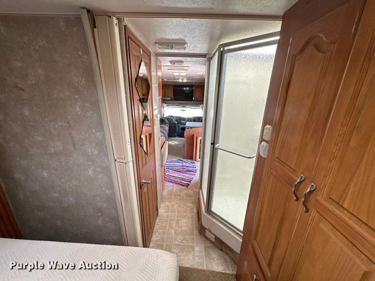 image for item DK6648 2004 Coachmen Leprechaun RV