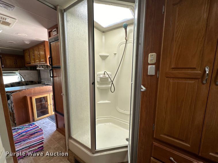 image for item DK6648 2004 Coachmen Leprechaun RV