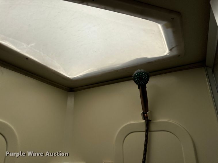 image for item DK6648 2004 Coachmen Leprechaun RV