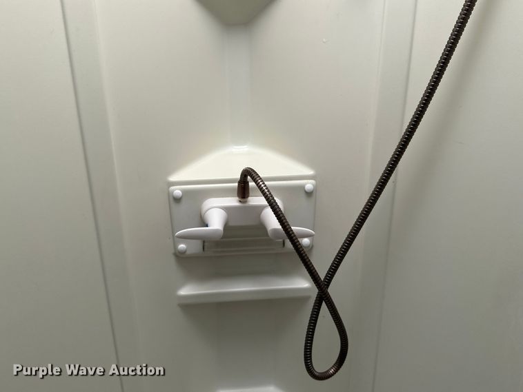 image for item DK6648 2004 Coachmen Leprechaun RV