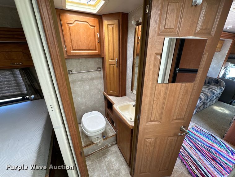 image for item DK6648 2004 Coachmen Leprechaun RV