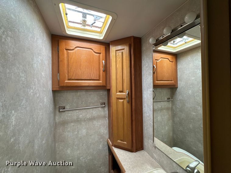 image for item DK6648 2004 Coachmen Leprechaun RV