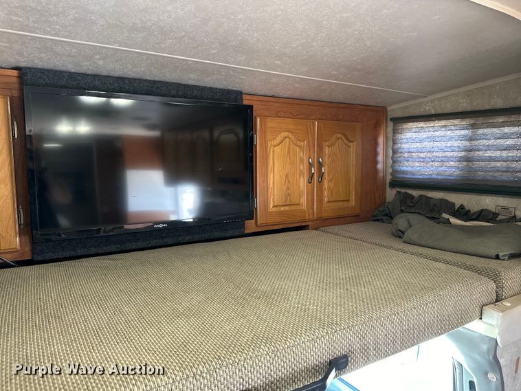 image for item DK6648 2004 Coachmen Leprechaun RV