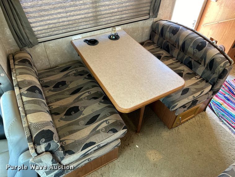 image for item DK6648 2004 Coachmen Leprechaun RV