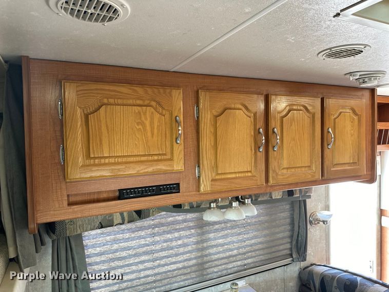 image for item DK6648 2004 Coachmen Leprechaun RV