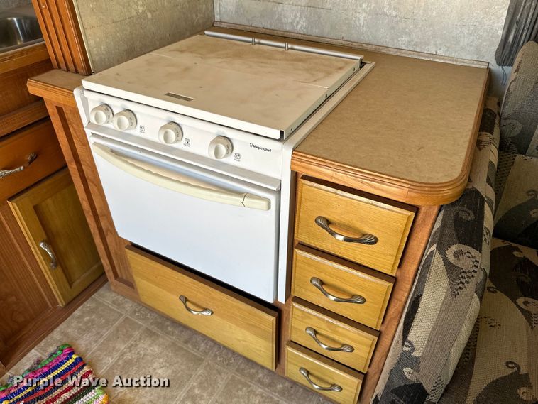 image for item DK6648 2004 Coachmen Leprechaun RV