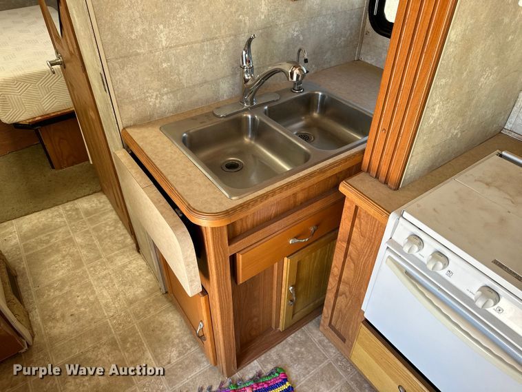 image for item DK6648 2004 Coachmen Leprechaun RV