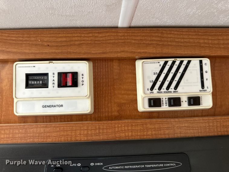 image for item DK6648 2004 Coachmen Leprechaun RV