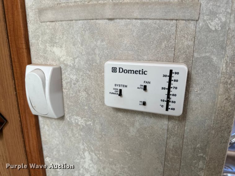 image for item DK6648 2004 Coachmen Leprechaun RV