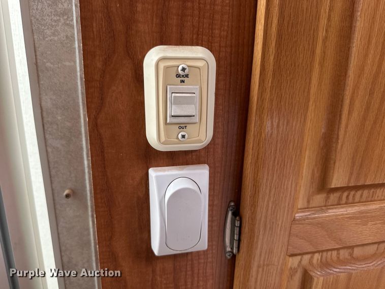 image for item DK6648 2004 Coachmen Leprechaun RV