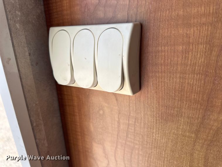 image for item DK6648 2004 Coachmen Leprechaun RV