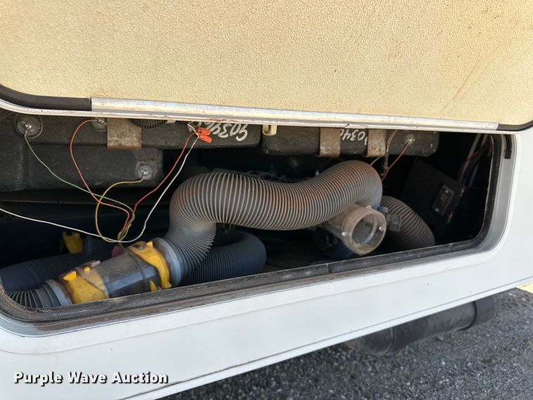 image for item DK6648 2004 Coachmen Leprechaun RV