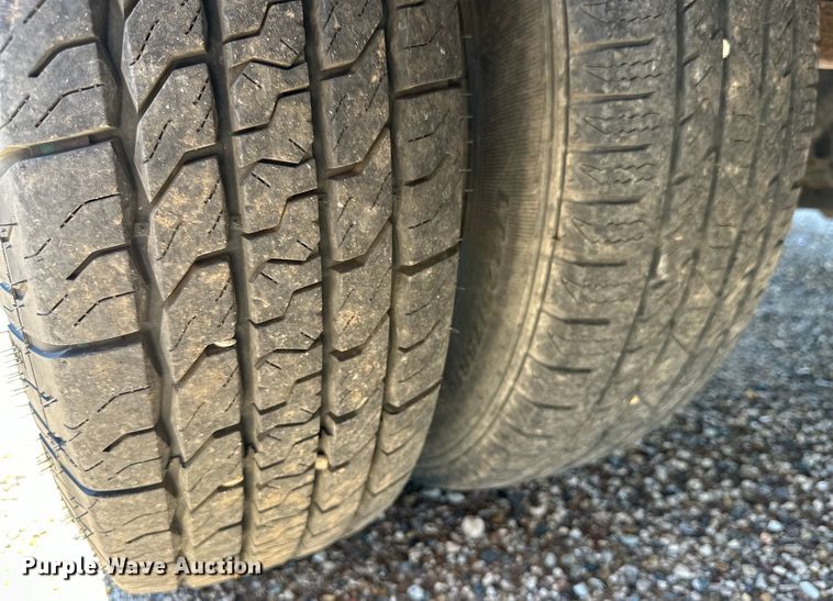 image for item DK6648 2004 Coachmen Leprechaun RV