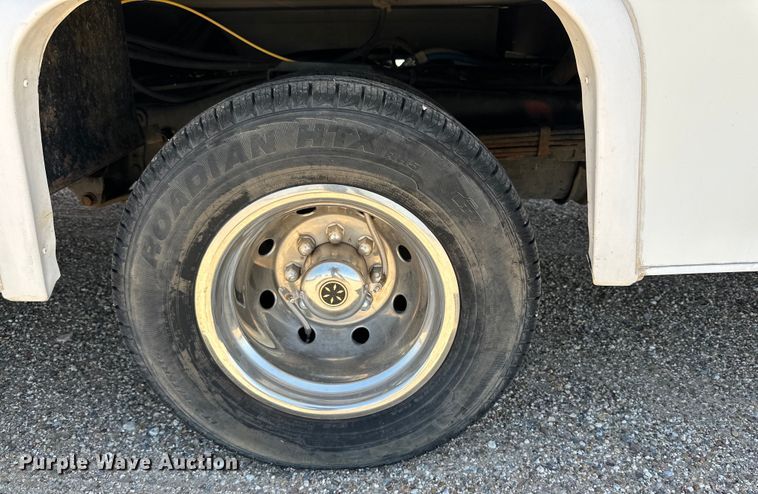 image for item DK6648 2004 Coachmen Leprechaun RV