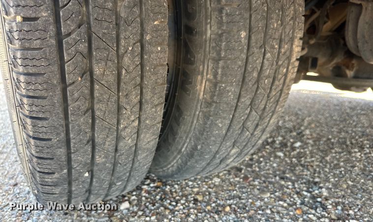 image for item DK6648 2004 Coachmen Leprechaun RV