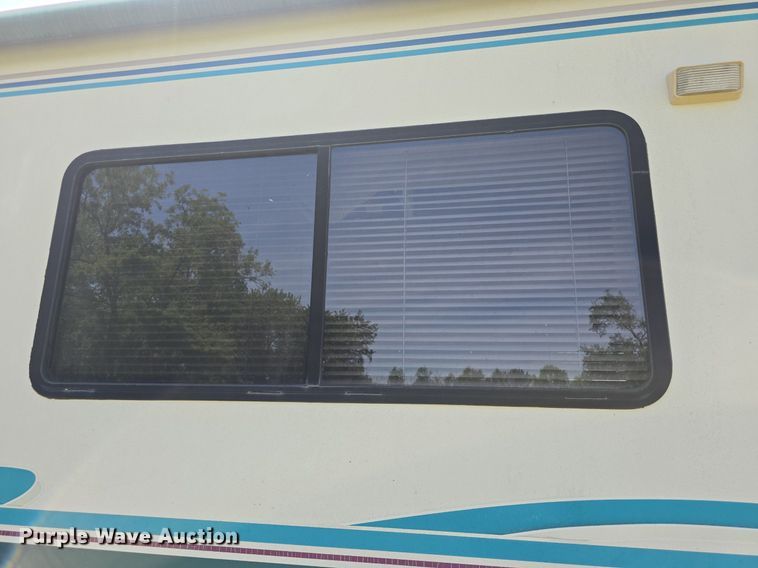 image for item DM1721 1996 Winnebago Brave RV