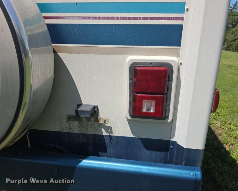 image for item DM1721 1996 Winnebago Brave RV