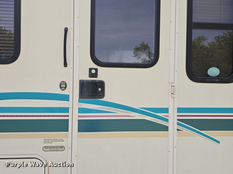 image for item DM1721 1996 Winnebago Brave RV