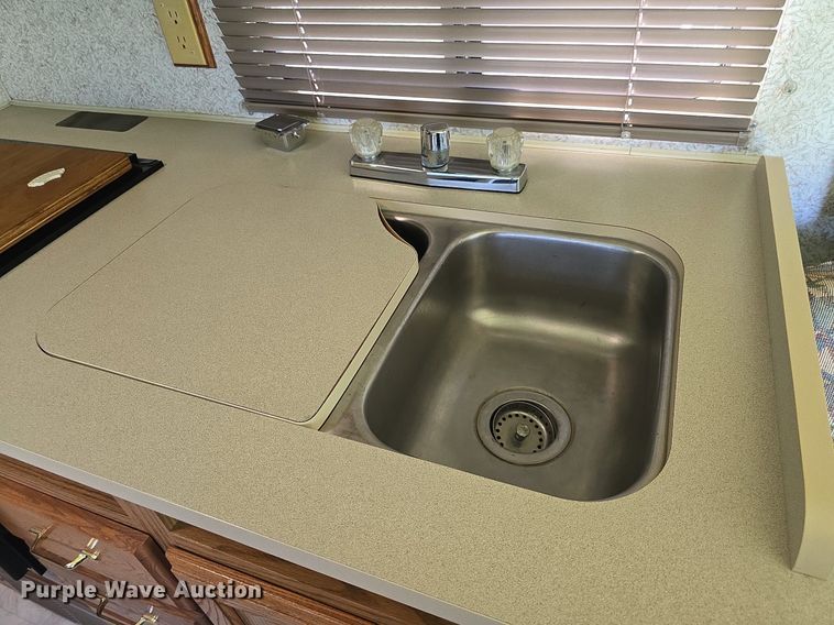 image for item DM1721 1996 Winnebago Brave RV