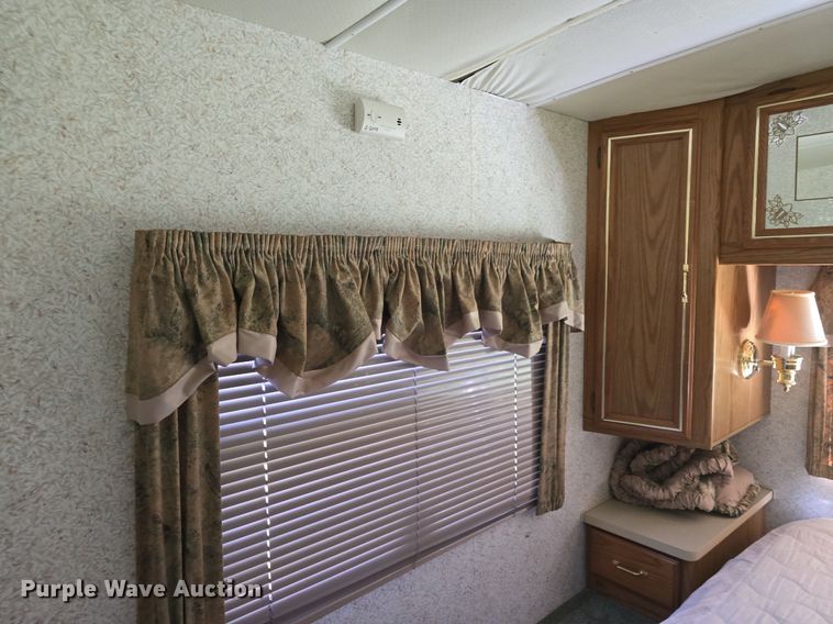 image for item DM1721 1996 Winnebago Brave RV