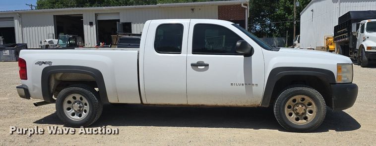 image for item DM1723 2011 Chevrolet  Silverado 1500 Ext. Cab pickup truck