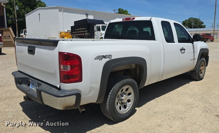image for item DM1723 2011 Chevrolet  Silverado 1500 Ext. Cab pickup truck