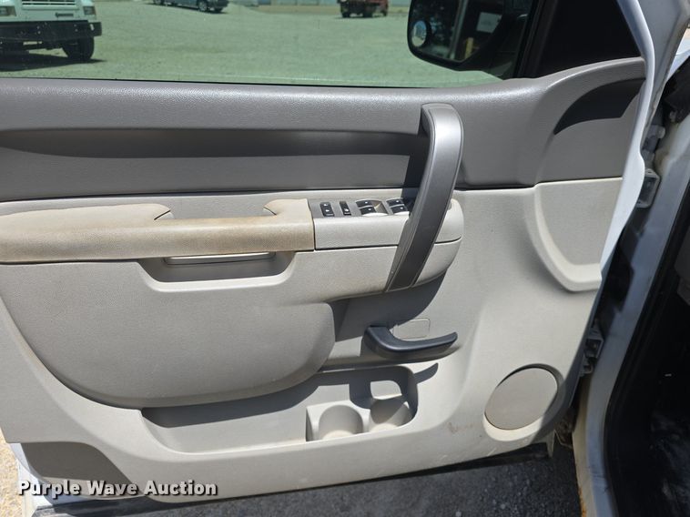 image for item DM1723 2011 Chevrolet  Silverado 1500 Ext. Cab pickup truck