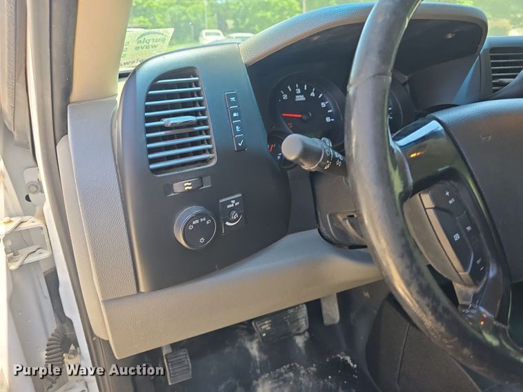 image for item DM1723 2011 Chevrolet  Silverado 1500 Ext. Cab pickup truck