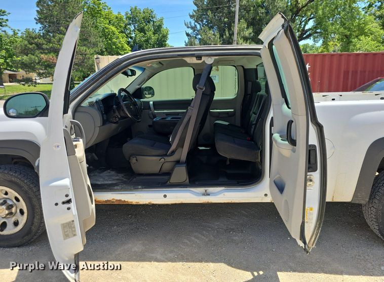 image for item DM1723 2011 Chevrolet  Silverado 1500 Ext. Cab pickup truck