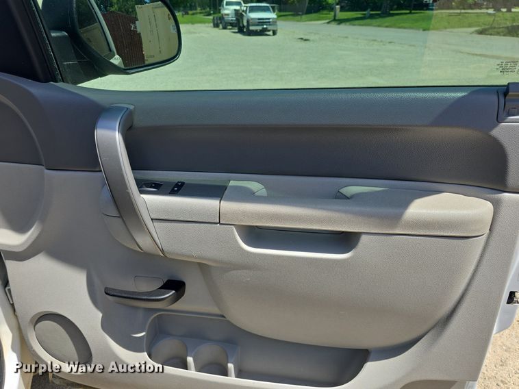 image for item DM1723 2011 Chevrolet  Silverado 1500 Ext. Cab pickup truck