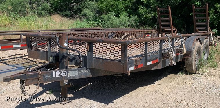 image for item DM7885 2003 Apache utility trailer